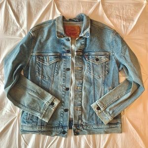 LEVIS medium/light wash denim jacket